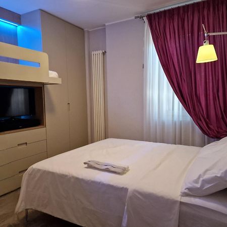 Desenzano Luxury Apartment Desenzano del Garda Bagian luar foto