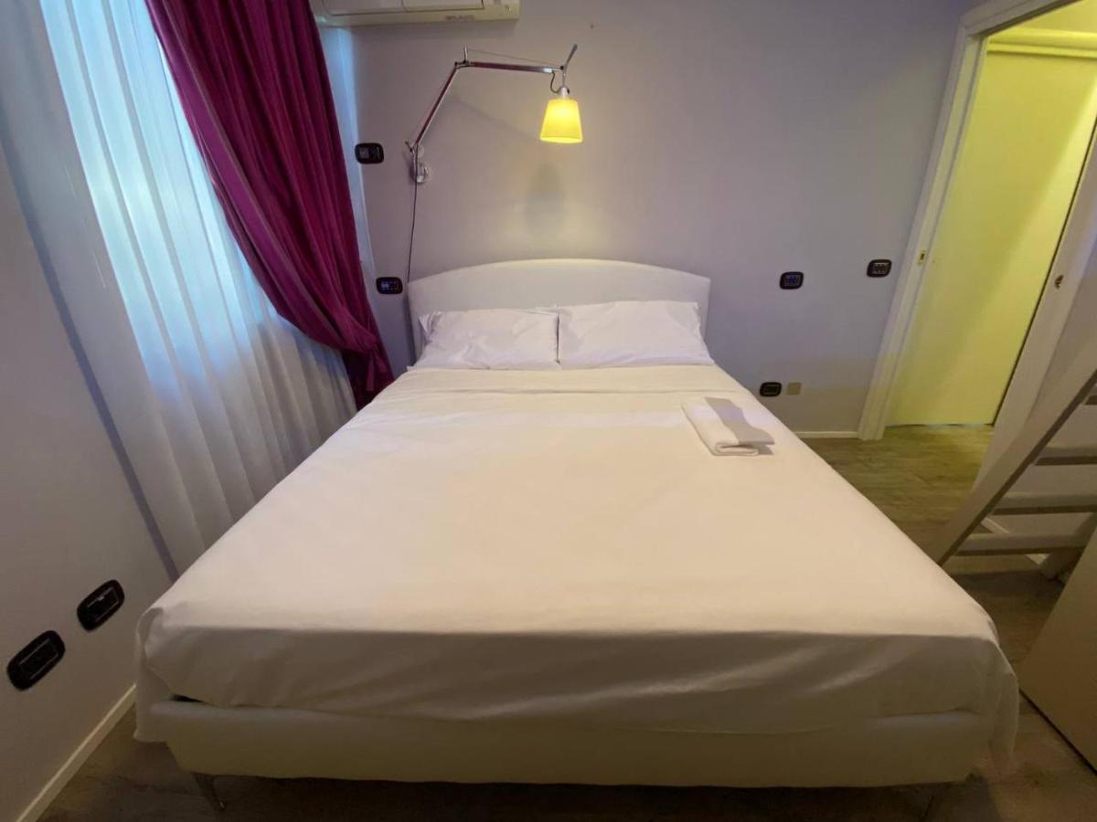 Desenzano Luxury Apartment Desenzano del Garda Bagian luar foto