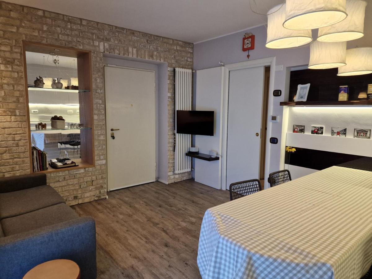 Desenzano Luxury Apartment Desenzano del Garda Bagian luar foto