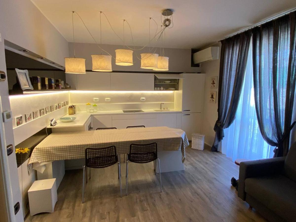 Desenzano Luxury Apartment Desenzano del Garda Bagian luar foto