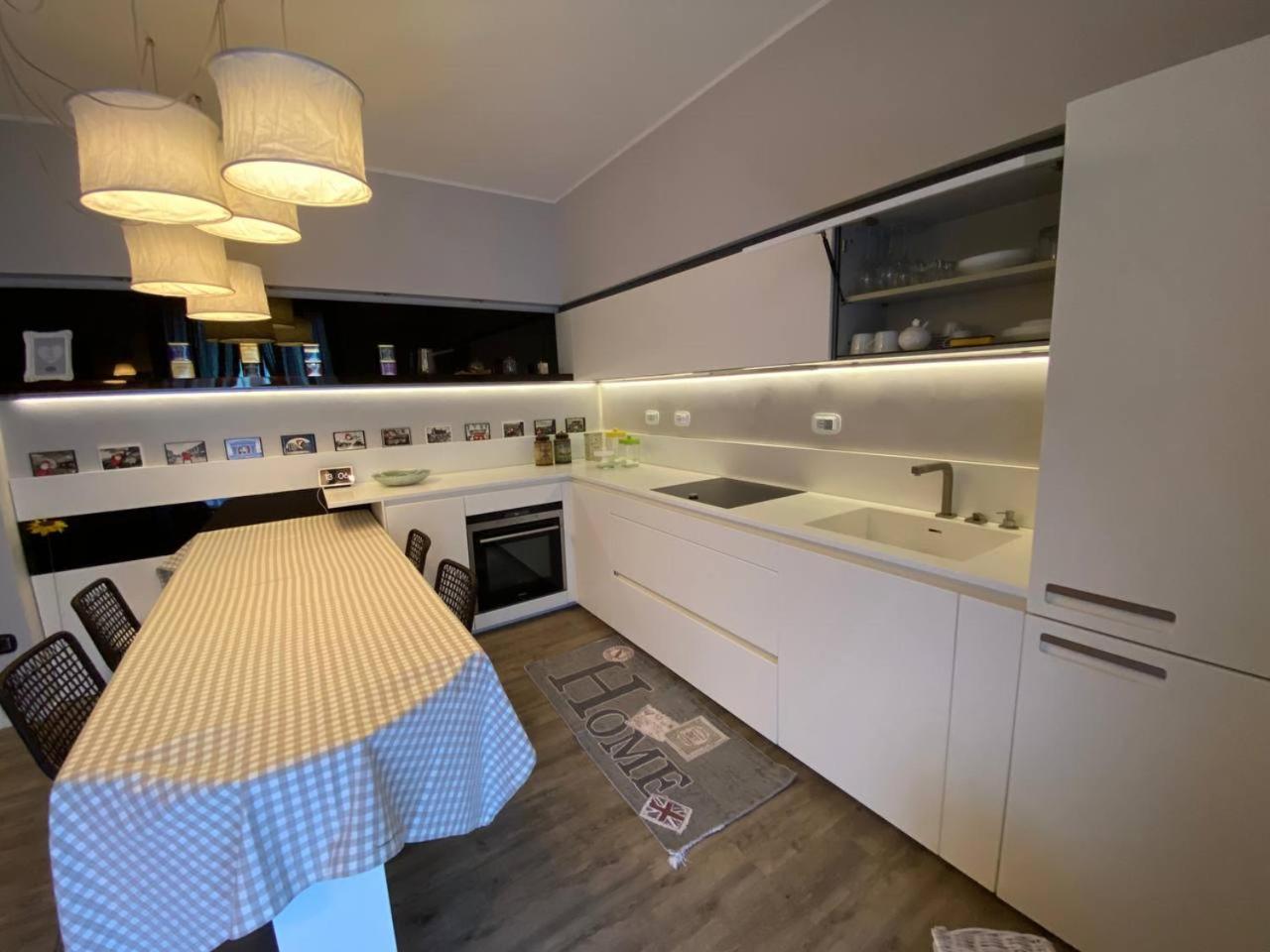 Desenzano Luxury Apartment Desenzano del Garda Bagian luar foto