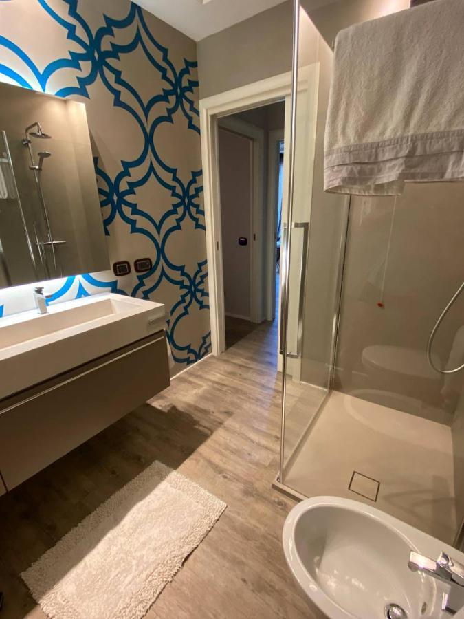 Desenzano Luxury Apartment Desenzano del Garda Bagian luar foto
