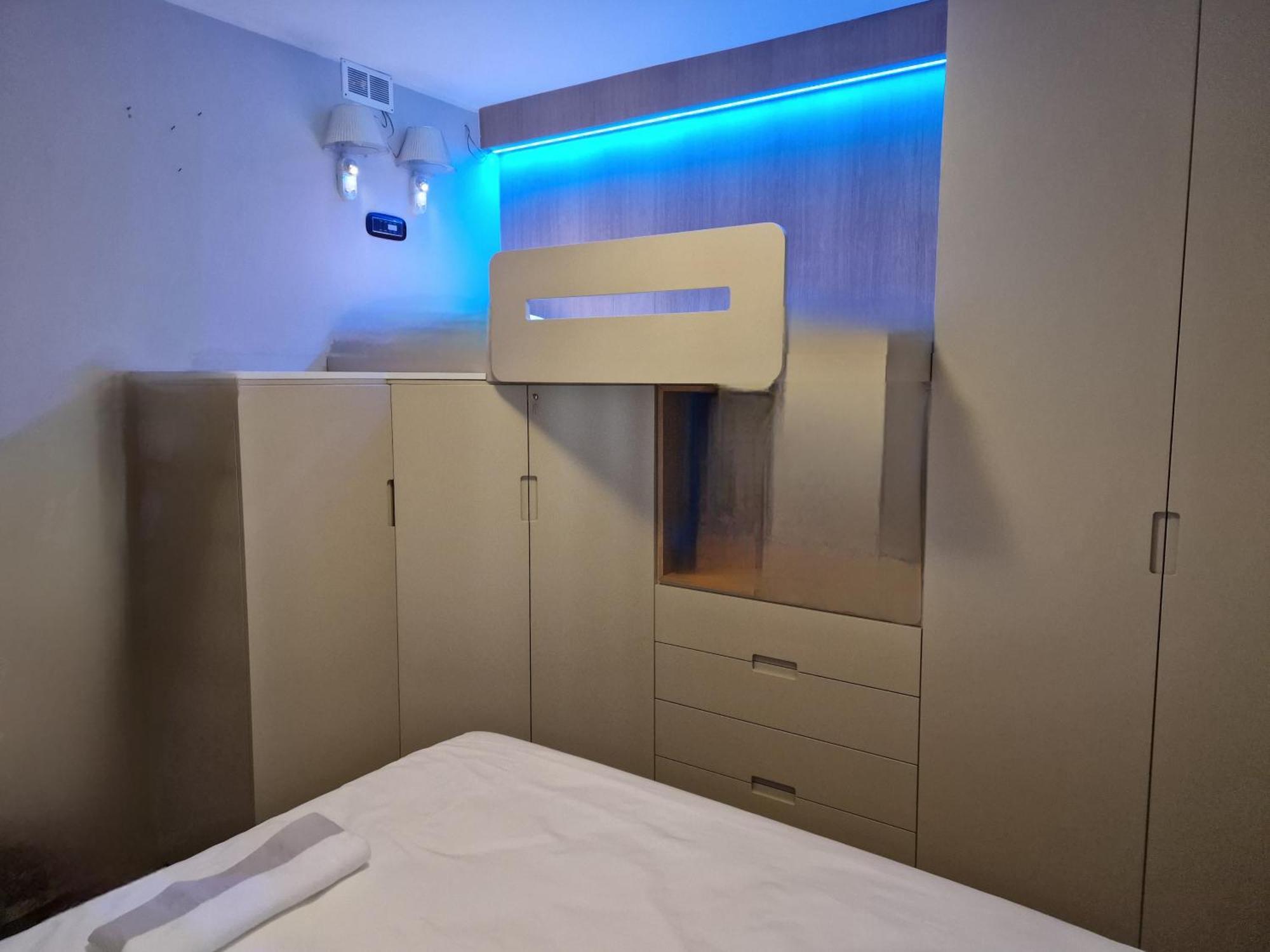 Desenzano Luxury Apartment Desenzano del Garda Bagian luar foto