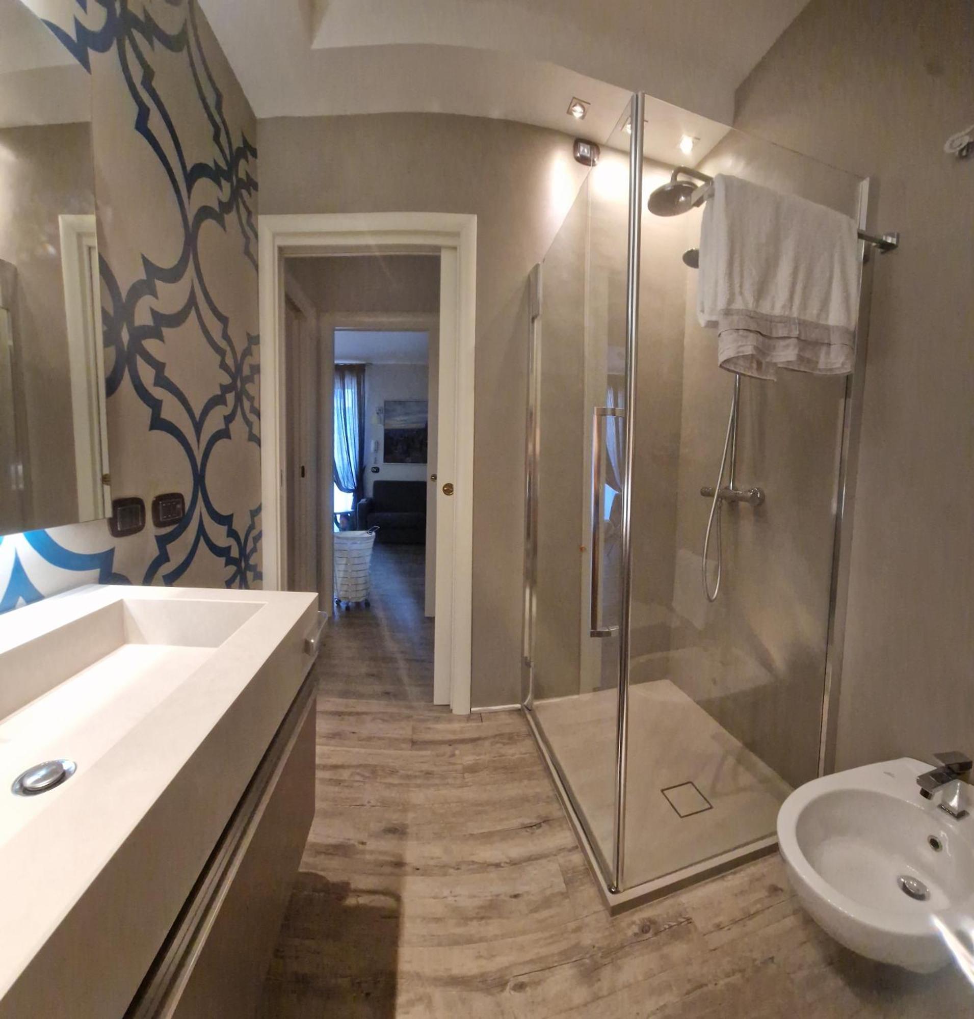 Desenzano Luxury Apartment Desenzano del Garda Bagian luar foto